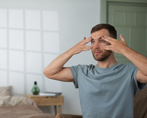 Dormir con las lentillas puestas.