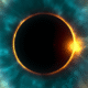Eclipse solar total sobre un fondo azul oscuro